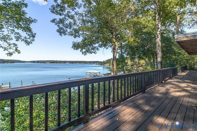 1718 Mariners Woods Drive, Hartfield, VA 23071