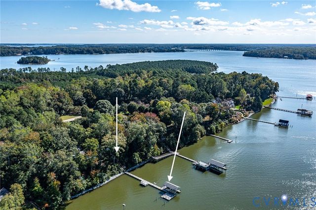 1718 Mariners Woods Drive, Hartfield, VA 23071