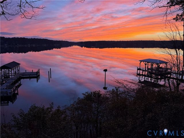 1718 Mariners Woods Drive, Hartfield, VA 23071