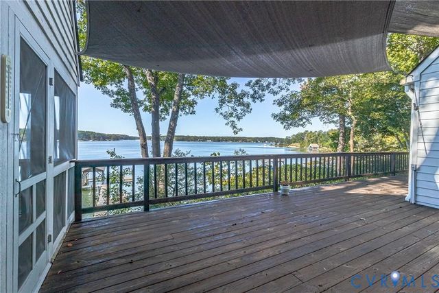 1718 Mariners Woods Drive, Hartfield, VA 23071