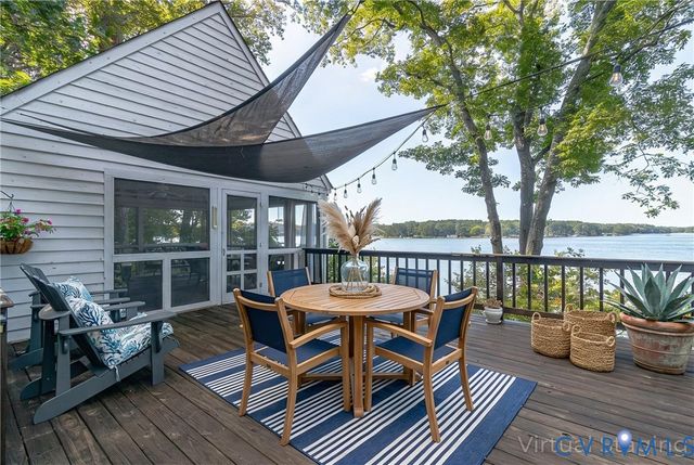 1718 Mariners Woods Drive, Hartfield, VA 23071