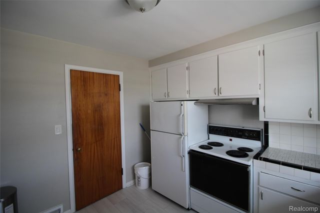 10427 S Morrow Circle, Dearborn, MI 48126