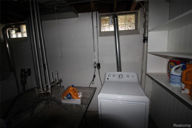 10427 S Morrow Circle, Dearborn, MI 48126