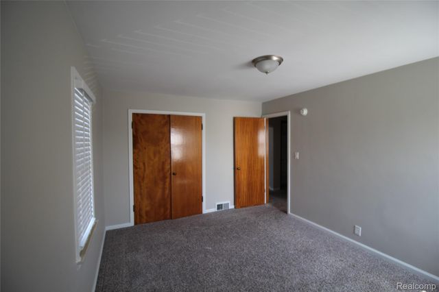 10427 S Morrow Circle, Dearborn, MI 48126