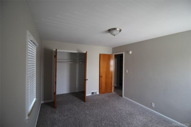 10427 S Morrow Circle, Dearborn, MI 48126