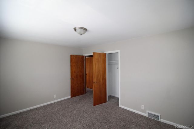 10427 S Morrow Circle, Dearborn, MI 48126