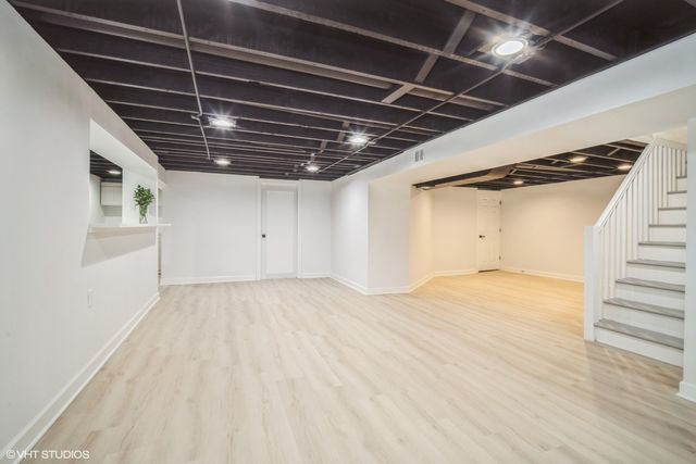 119 E Ellis Avenue, Libertyville, IL 60048