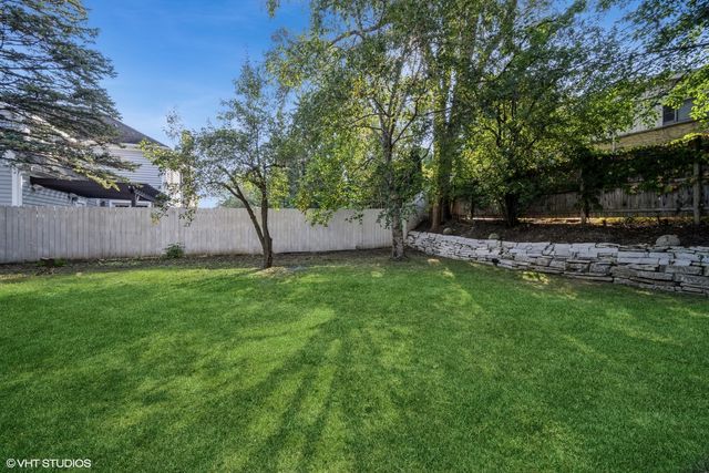 119 E Ellis Avenue, Libertyville, IL 60048