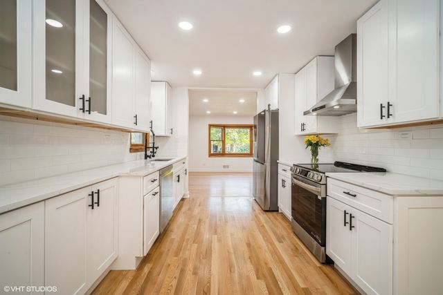 119 E Ellis Avenue, Libertyville, IL 60048