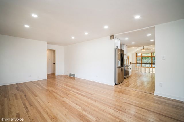 119 E Ellis Avenue, Libertyville, IL 60048