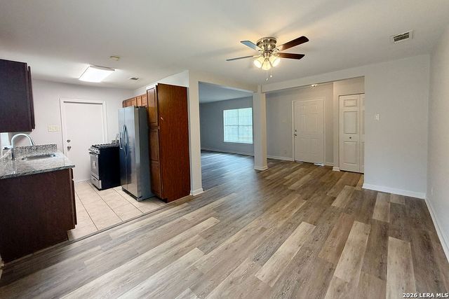 4338 Sun Vista Ln, San Antonio, TX 78217