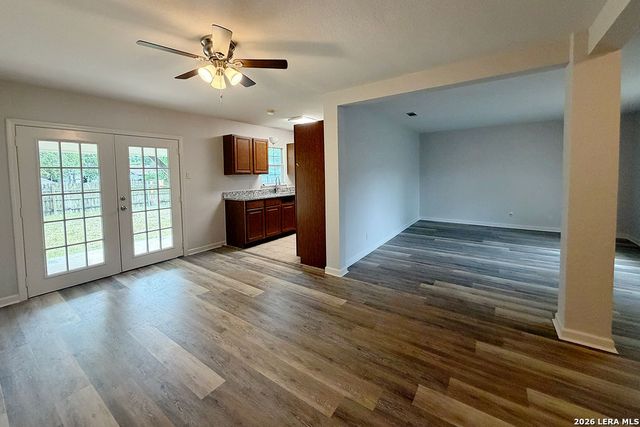 4338 Sun Vista Ln, San Antonio, TX 78217