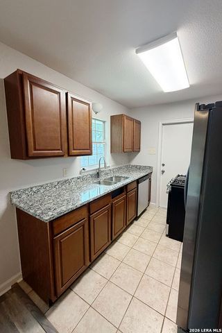 4338 Sun Vista Ln, San Antonio, TX 78217