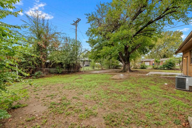 1201 E Fortuna, Wichita, KS 67216