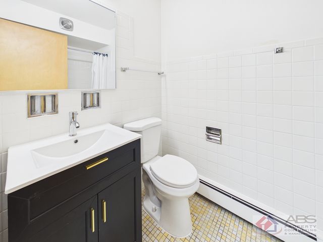 11219 S Martin Luther King Drive 2R, Chicago, IL 60628