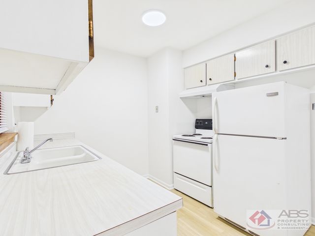 11219 S Martin Luther King Drive 2R, Chicago, IL 60628