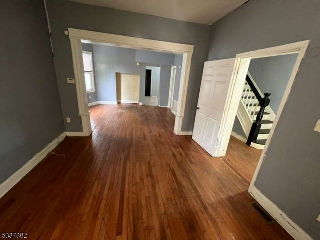 77 S Munn Ave, Newark City, NJ 07106
