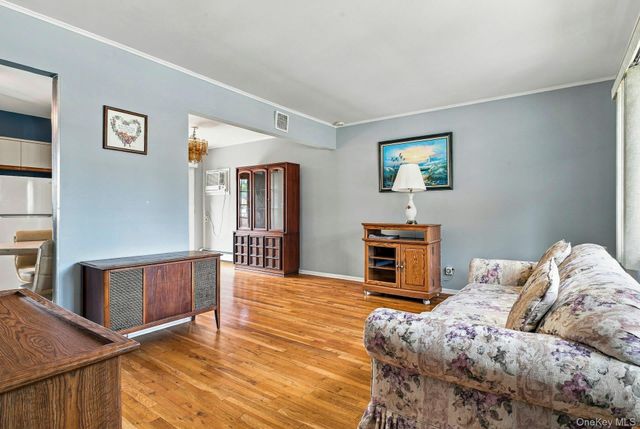 375 Catskill Avenue, Copiague, NY 11726