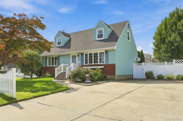 375 Catskill Avenue, Copiague, NY 11726