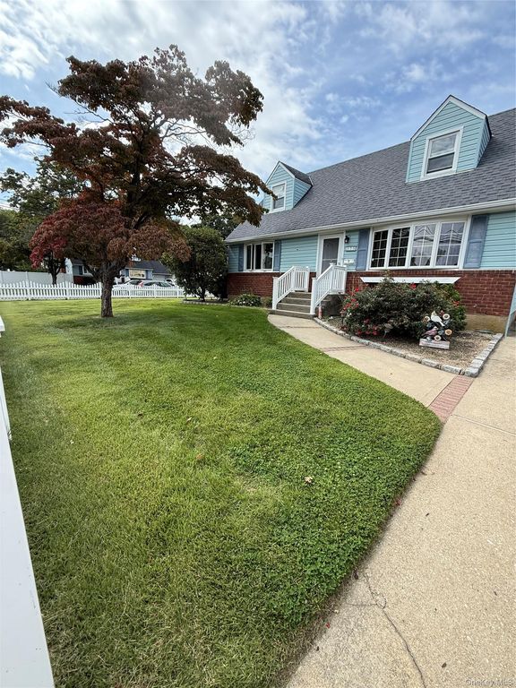 375 Catskill Avenue, Copiague, NY 11726 — exterior