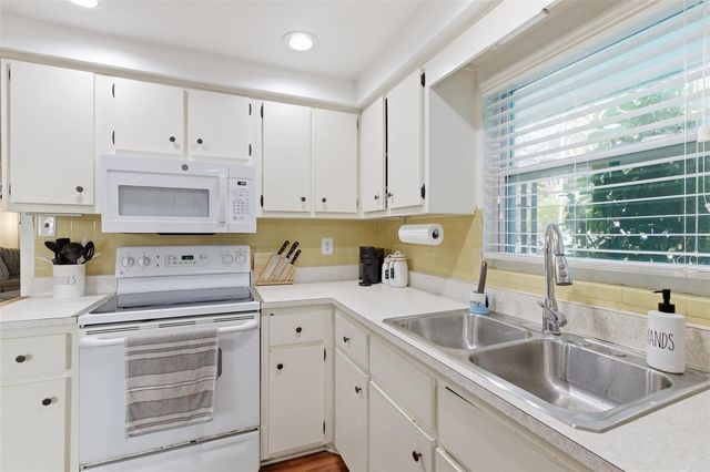 1111 IDLEBRIAR WAY, Tarpon Springs, FL 34689