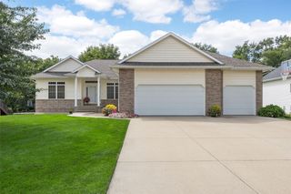 325 Landau Street, Robins, IA 52328