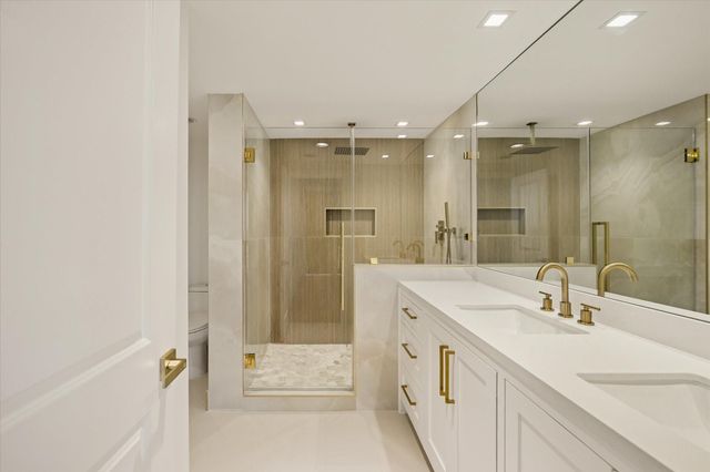 5001 Woodway Drive 1305, Houston, TX 77056