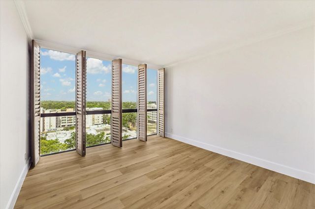 5001 Woodway Drive 1305, Houston, TX 77056