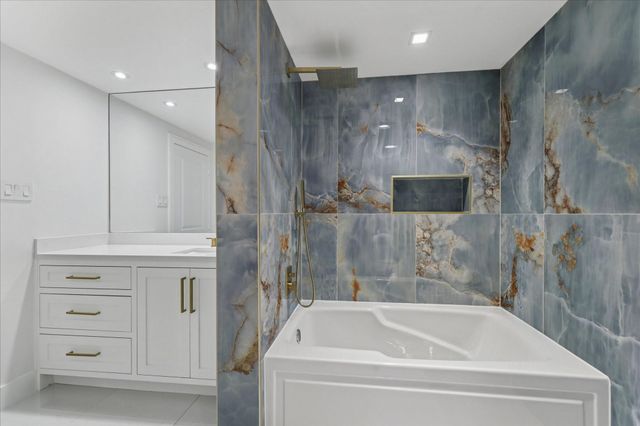 5001 Woodway Drive 1305, Houston, TX 77056