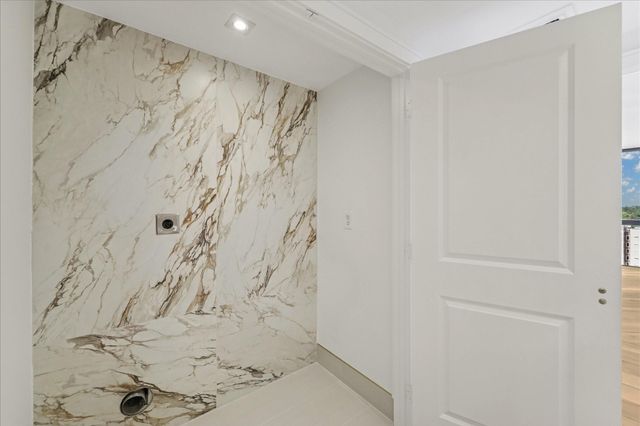 5001 Woodway Drive 1305, Houston, TX 77056