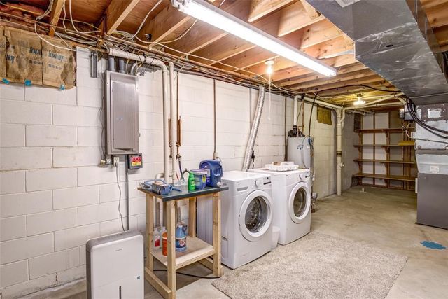 4610 Woodstock Court, Eau Claire, WI 54701
