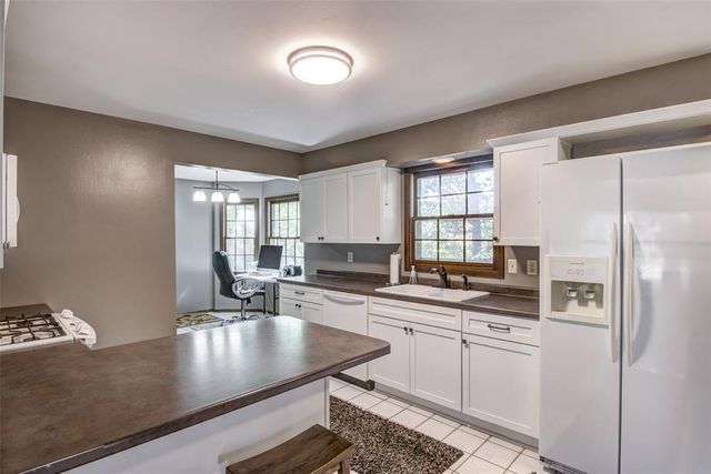 4610 Woodstock Court, Eau Claire, WI 54701