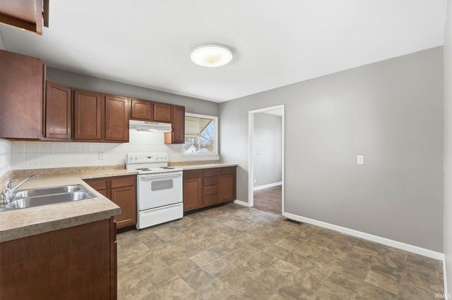 412 Edgeknoll Lane, Fort Wayne, IN 46816