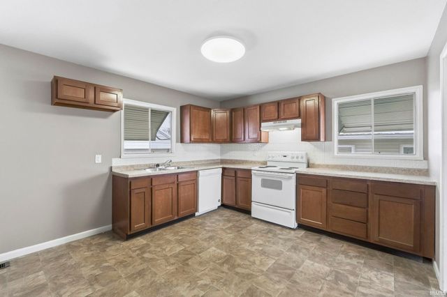 412 Edgeknoll Lane, Fort Wayne, IN 46816