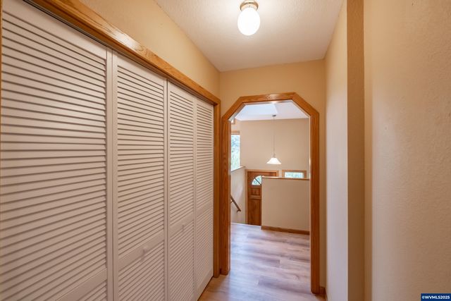 407 S 30th St, Philomath, OR 97370