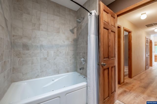 407 S 30th St, Philomath, OR 97370