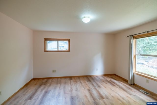 407 S 30th St, Philomath, OR 97370