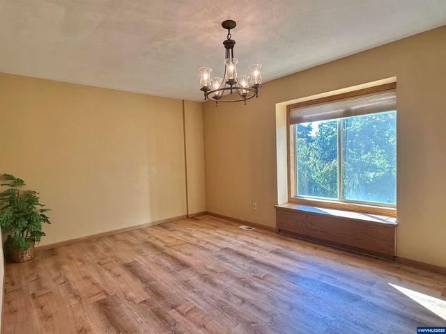 407 S 30th St, Philomath, OR 97370