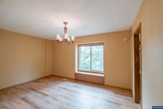 407 S 30th St, Philomath, OR 97370