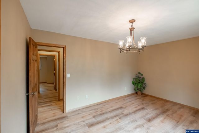 407 S 30th St, Philomath, OR 97370