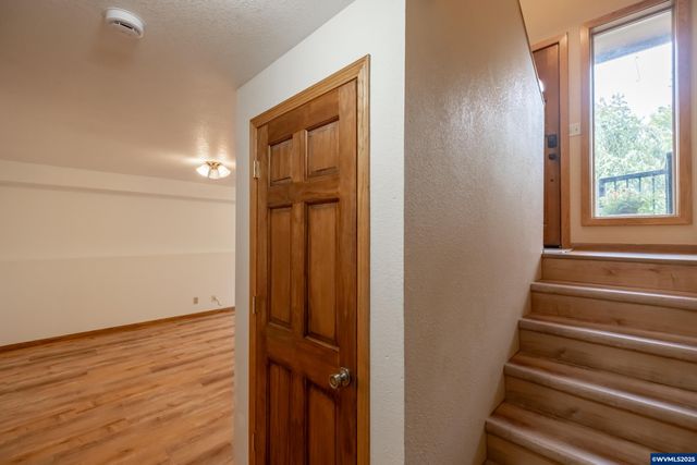 407 S 30th St, Philomath, OR 97370