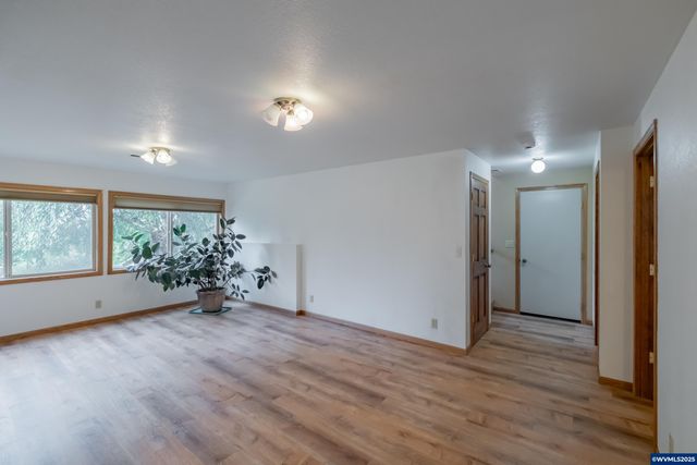 407 S 30th St, Philomath, OR 97370