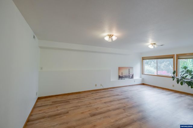 407 S 30th St, Philomath, OR 97370