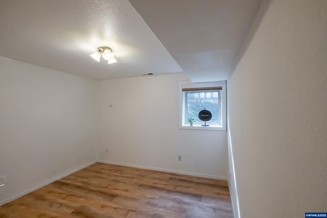 407 S 30th St, Philomath, OR 97370