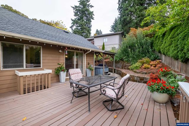 407 S 30th St, Philomath, OR 97370