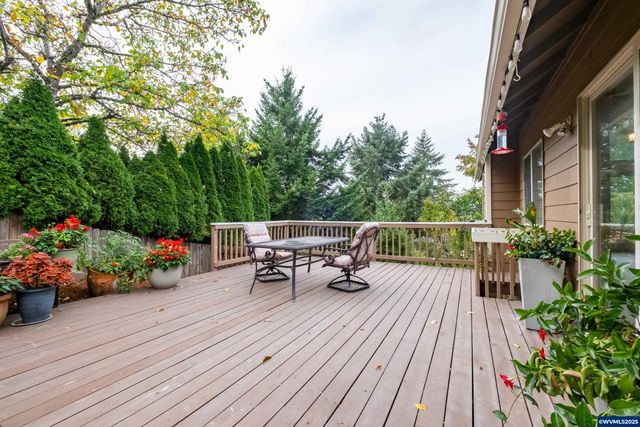 407 S 30th St, Philomath, OR 97370