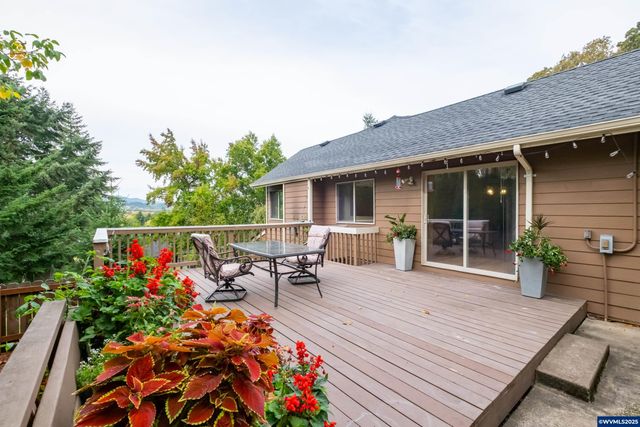 407 S 30th St, Philomath, OR 97370