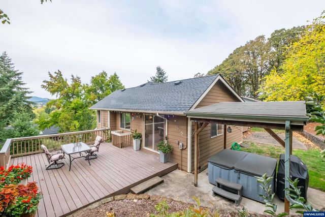 407 S 30th St, Philomath, OR 97370