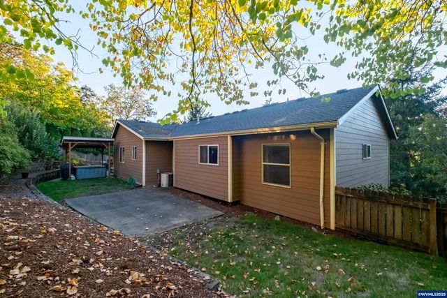 407 S 30th St, Philomath, OR 97370