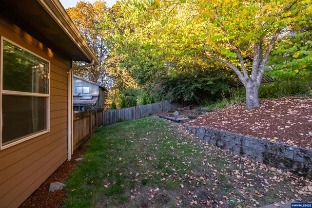 407 S 30th St, Philomath, OR 97370